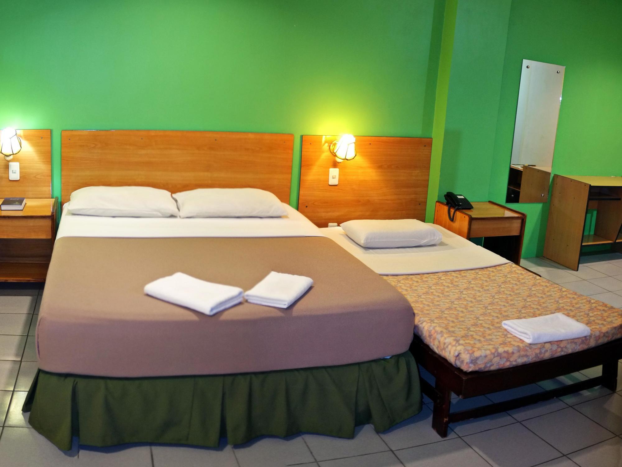 Sequoia Inn Davao Bagian luar foto