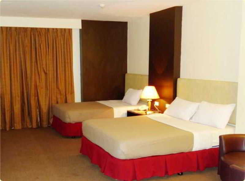 Sequoia Inn Davao Bagian luar foto